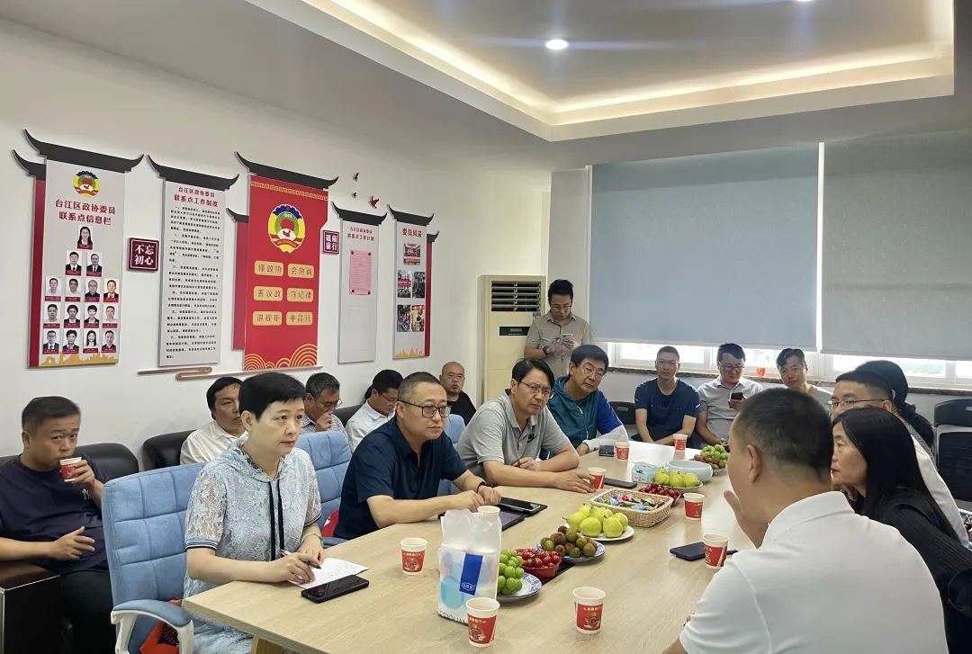 農工黨昆明市委員會(huì )副主委杜迎玉一行走訪(fǎng)調研尚干小吃公司